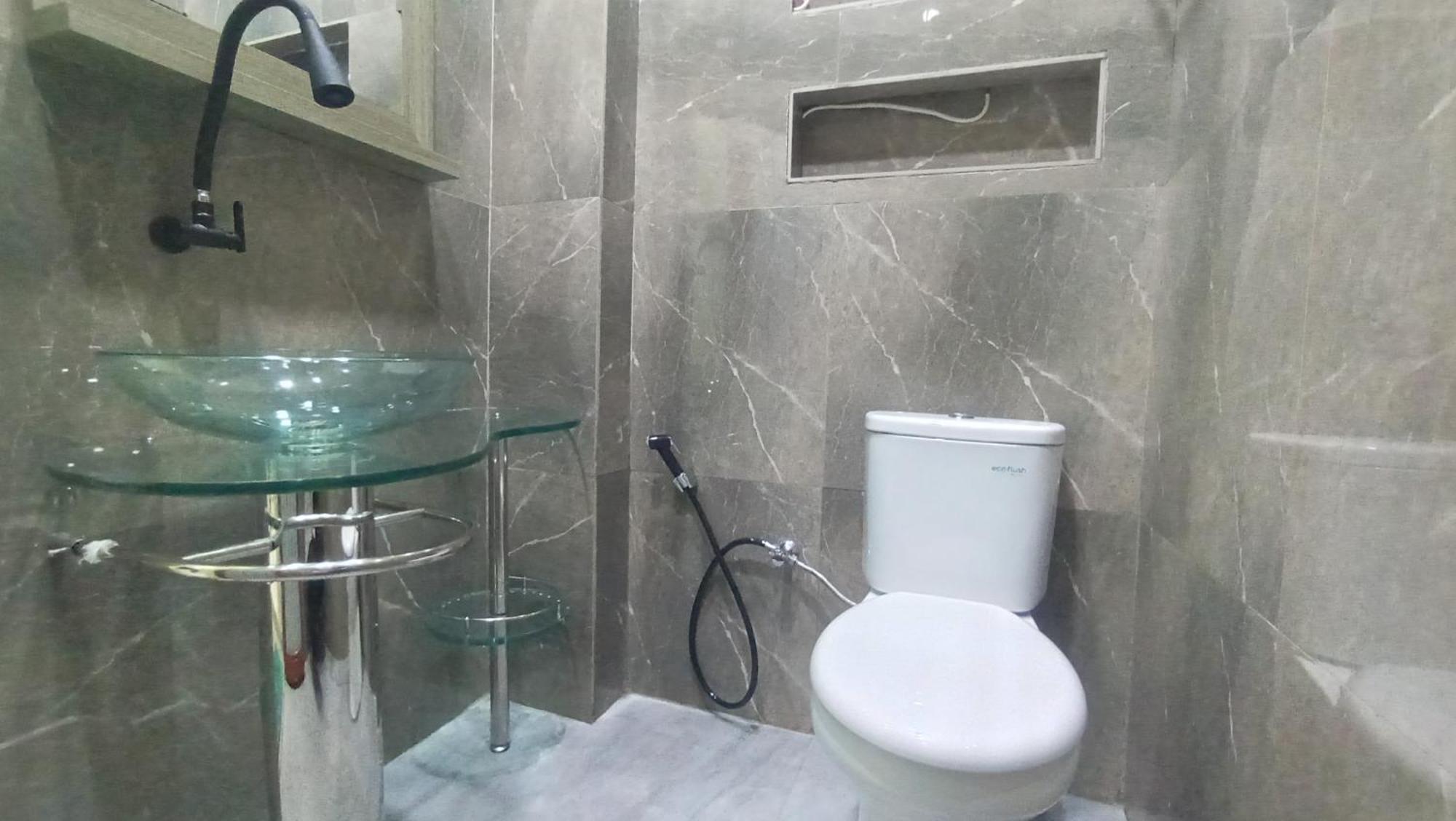 Hotel Shiva Syariah Redpartner Near Alun Alun Tegal (Central Java)