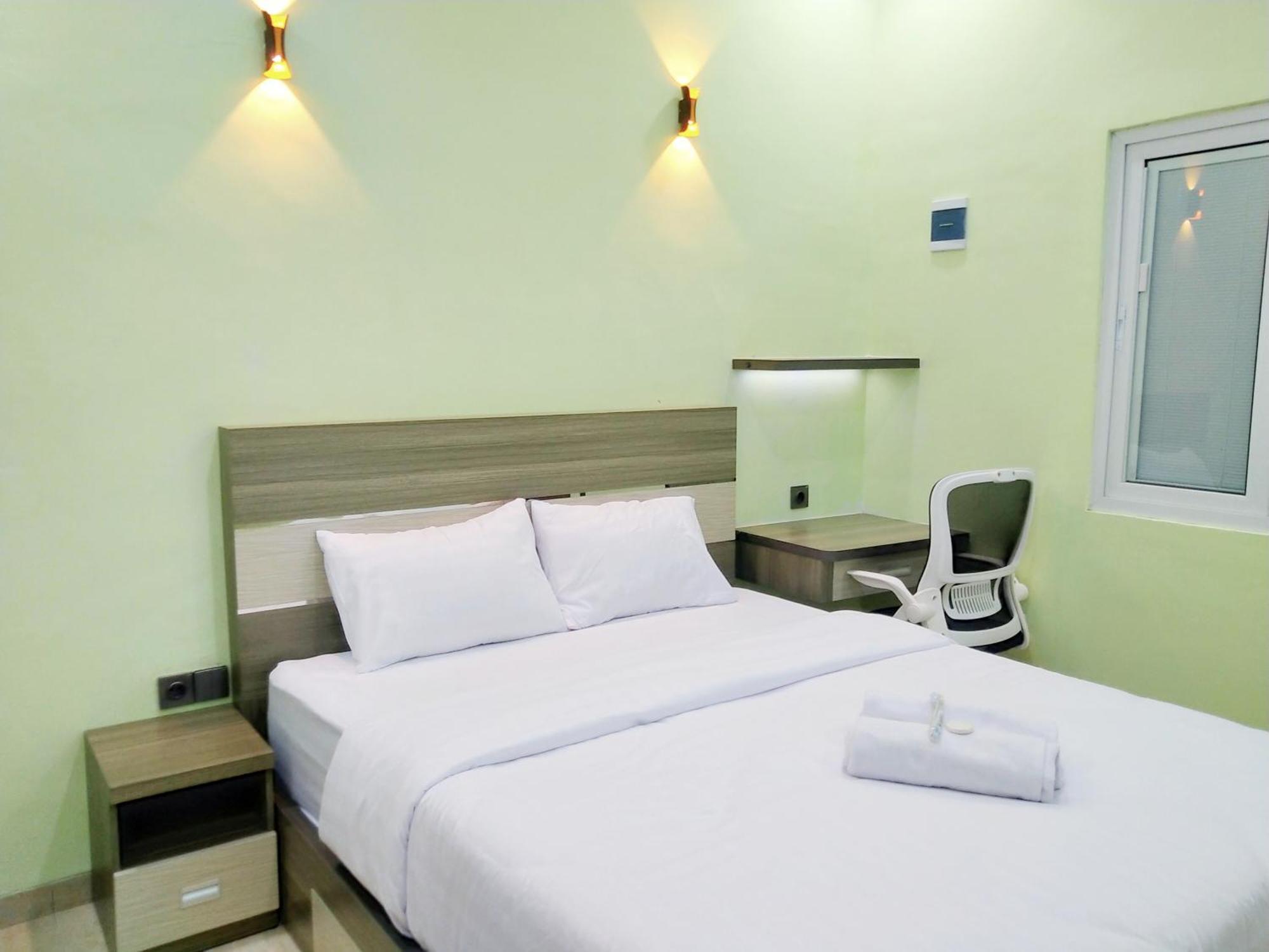 Hotel Shiva Syariah Redpartner Near Alun Alun Tegal (Central Java)